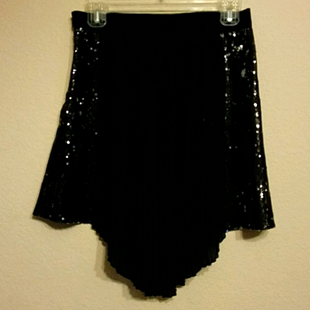 NEW, Kiwi Tucker skirt